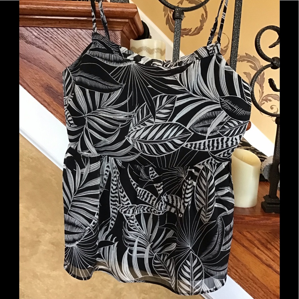 Banana Republic BLK & White Leave Print Top